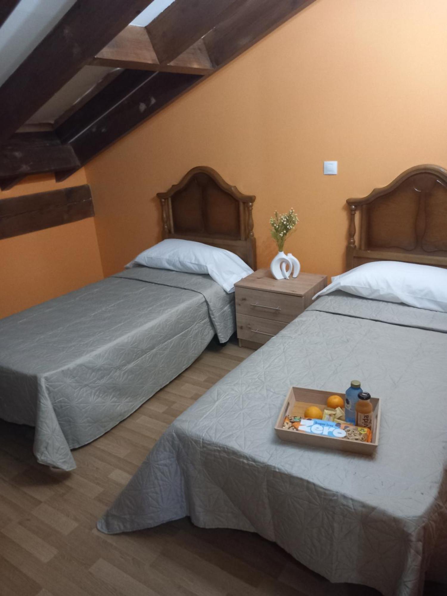 Hosteria Rio Negro Bárcena de Cicero Esterno foto